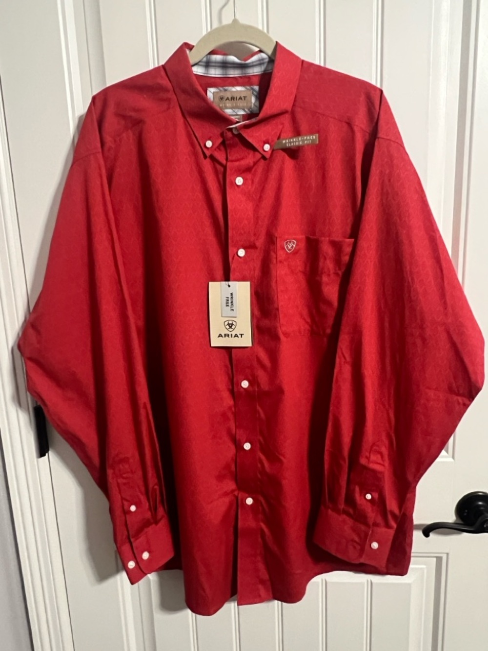 Ariat NEW Wrinkle-Free Classic Fit Men's Red Button Shirt w/Contrast Cuffs. XL